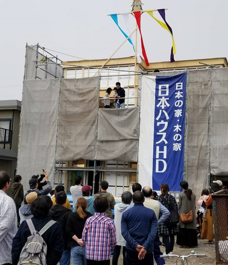 上棟式餅まき