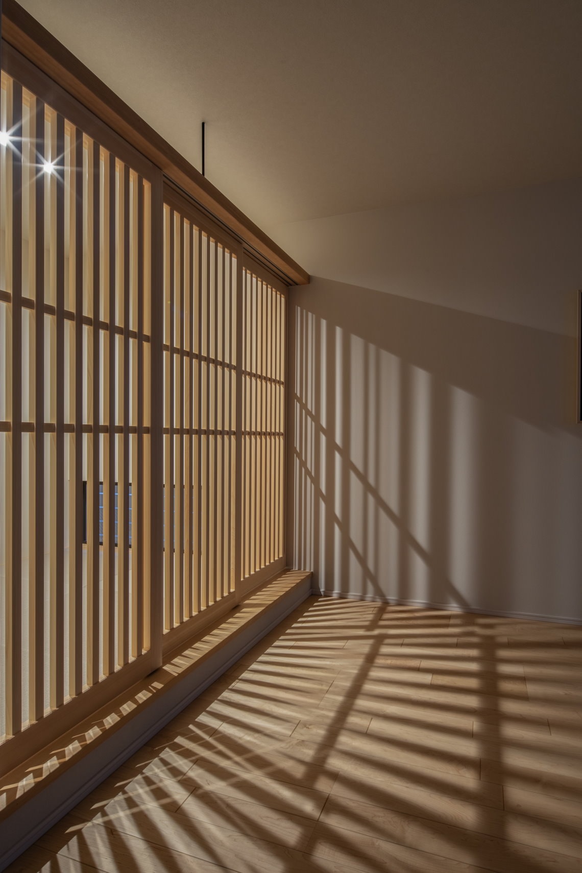 スリットの入った扉