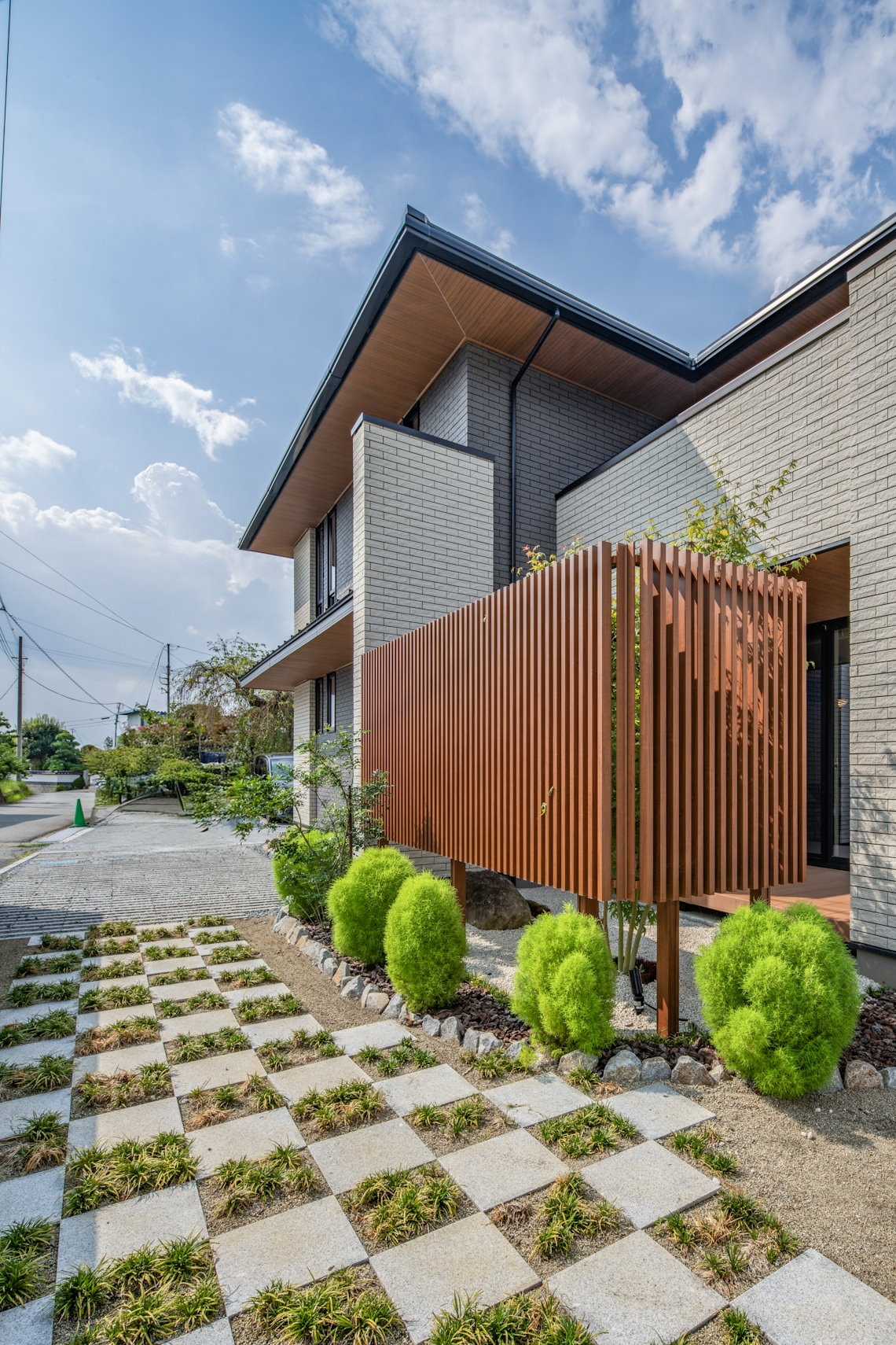 ノキシタカドニワを屋外から見る