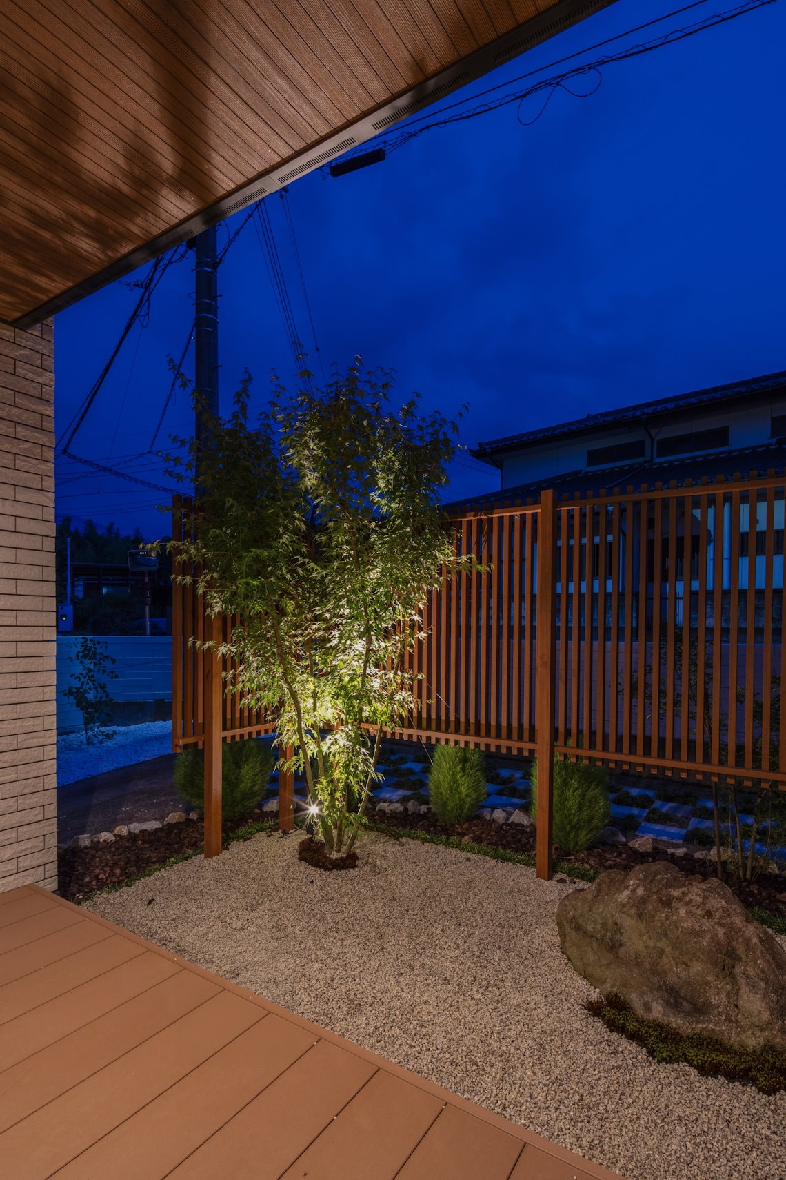 夜のノキシタカドニワ