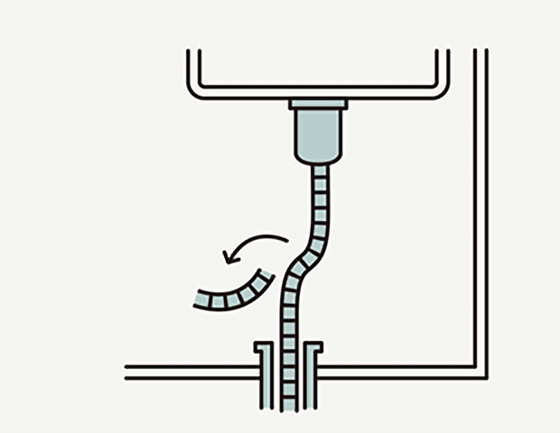 排水ホースを床下から外す