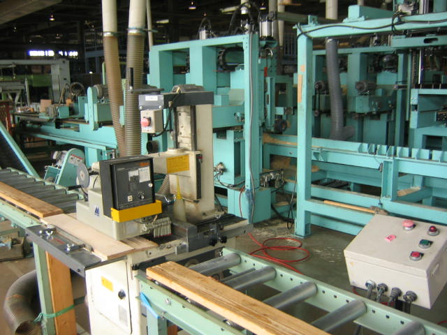 自動送りラジアル加工機の画像1