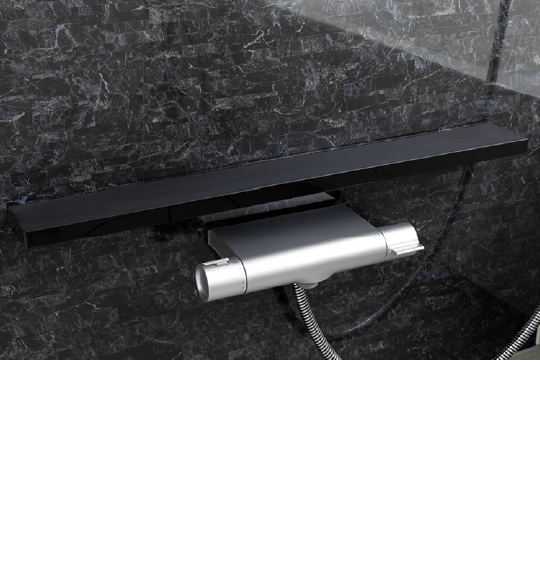 とるピカスリムカウンター,簡単に壁から取り外してまるごと洗えて掃除も簡単。小物を手元に置けるスリムでシンプルなデザインのカウンターを標準で設置。