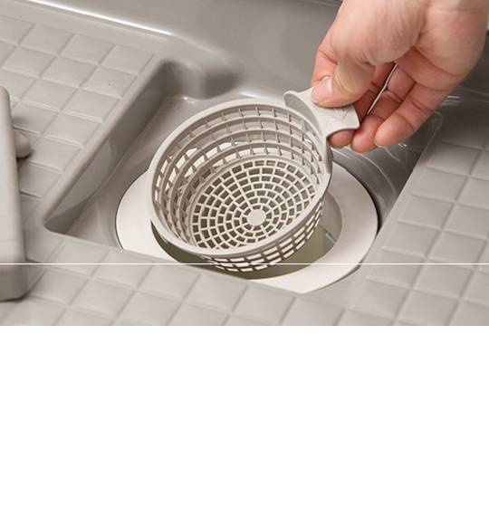 くるりんポイ排水口,浴槽のお湯を排水する際に渦を発生させて、その渦の力で排水口に溜まる髪の毛やゴミを捨てやすくし、お掃除を楽にします。