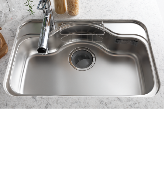 ステンレスマルチシンク(静音),シンク裏に制振材を貼ることによって、食器の洗浄時の水はね音や物の落下音などを軽減する静音仕様です。