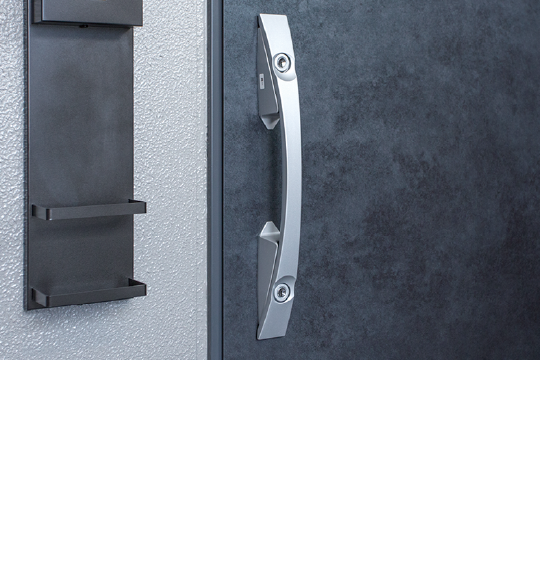 プッシュプルハンドル・ダブルロック玄関,ドアには押し引きの簡易動作で開閉できるプッシュプルハンドルと、防犯性能を高めるダブルロックを採用しています。