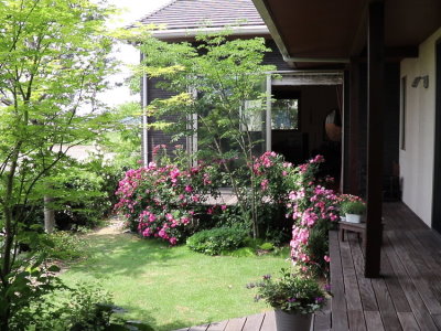 のんびり、緑と花と過ごす いなか暮らしの家