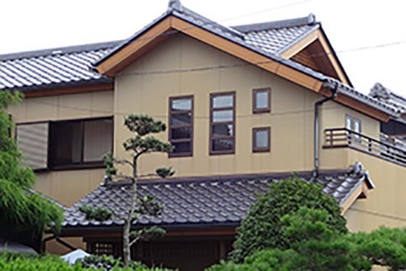 事例2 外壁塗装(断熱塗材:GAINA) Before