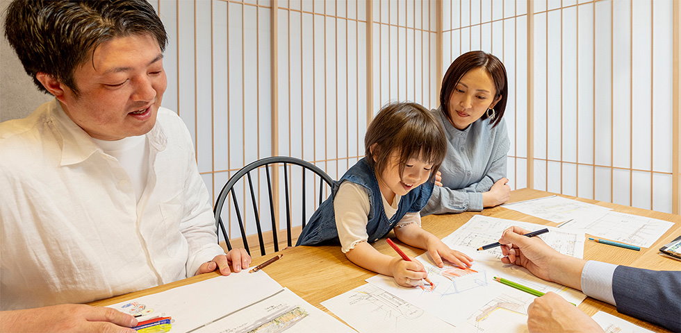スケッチをする子ども